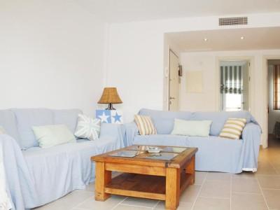 WIFI TRAUMHAFTES NEUBAU APARTMENT MIT POOL UND MEERBLICK FUER 5 PERSONEN