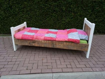 Bauholz Bett Pinneberg, www.exklusivdutchdesign.de