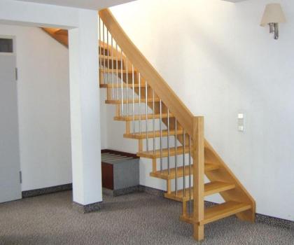 Treppen Holztreppen Tischlerei aus Polen. Massivholztreppen