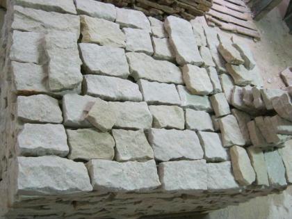 Dekorationsmaterial für die Fassade des Hauses im italienischen Stil