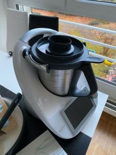 Vorwerk Thermomix TM5 avec Varoma, panier de garage, spatule, livre de cuisine