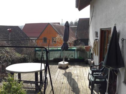Ruhig gelegenes, freistehendes EFH mit zentralem Kachelofen