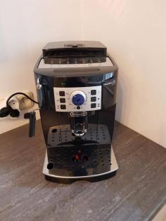 NEU - De'Longhi Magnifica S ECAM 22.110.B – Kaffeevollautomat mit Milchaufschäum