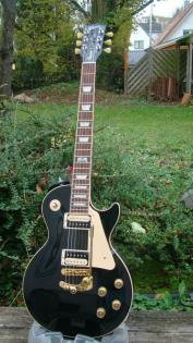 Gibson Les Paul Classic 2021 black, mod. Les Trem, Rollensattel