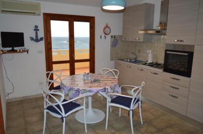 SARDINIEN- FERIENWOHNUNG DIREKT AM MEER, MIT TRAUMBLICK UND POOL