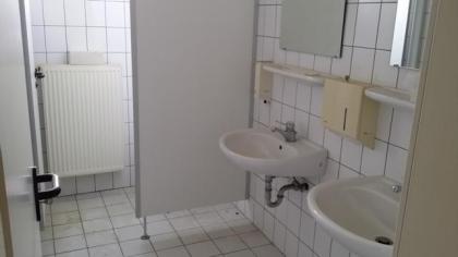 Fast 600.000 € Mieteinnahmen/ Jahr, ca. 4890 m² Lager-Verkaufshalle!