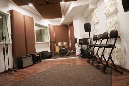 Nji Music Box | Proberäume | Tonstudio | Musikunterricht | Berlin nahe Kudamm 