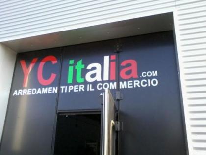 TISCH MIT UNTERSCHRANK MIT AUFKANTUNG 6/10