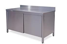 TISCH MIT UNTERSCHRANK MIT AUFKANTUNG 6/10