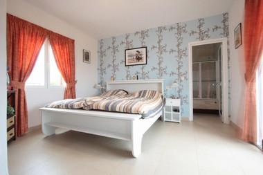 Preisreduziert: gepflegte Villa mit fantastischem Meerblick  in Estepona