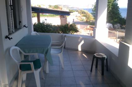 Schöne Wohnung,Veranda, Meerblick, 50m zum Strand, Ag Georgios Argirades, Korfu