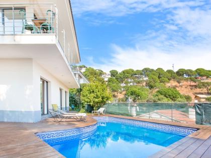 Traumurlaub 2026: Modernes Ferienhaus an der Costa Brava privater Pool mieten