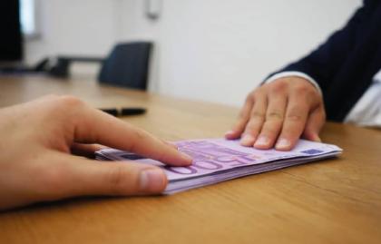 Kredite an Privatpersonen und Unternehmen