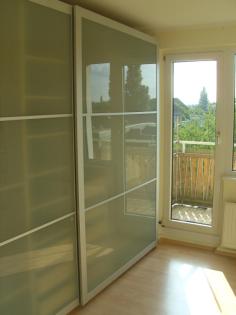 Neuwertiger großer Kleiderschrank 