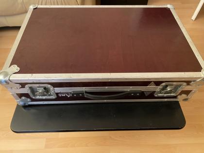 Lautsprecherboxen und Mix Mackie