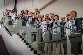 Dresdner Orchester „Akkamerata“ lädt ein. Leitung Duo „Akkordeon Virtuosi“ Dresd