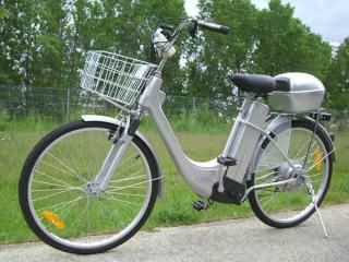 Luxus Elektro- Cityfahrrad 26  Zoll mit 250W Motor Inklusive Korb und Topcase 