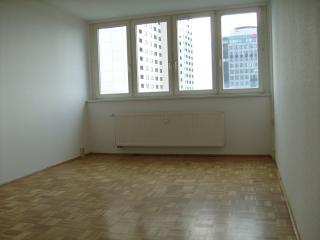 2-Zimmer-Wohnung, 50 qm, zentrale Lage, ganz oben