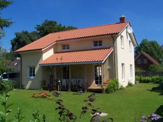 Ostsee-Ferienhaus Strandparadies mit Sauna, Kamin, WLAN und Meerblick