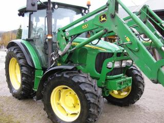 Gepflegte Traktor John Deere 5820 Allrad mit FL