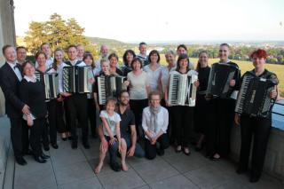 Orchester „Akkamerata“ lädt ein. Leitung Duo „Akkordeon Virtuosi“ Dresden