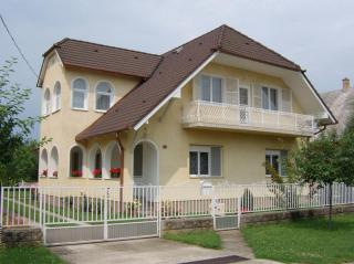 2 Appartements / 2 x 5-9 Pers./  Urlaub am Plattensee in Balatonboglár in Ungarn