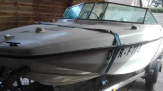 Motorboot mit Trailer ohne Motor