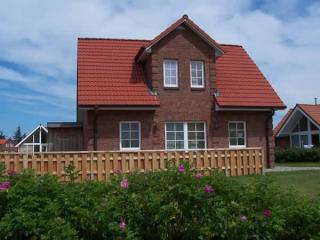 Strandnahes Ostsee-Ferienhaus Nordlicht mit großer Sonnenterrasse