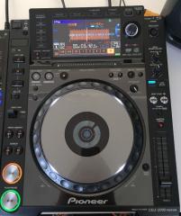 Pioneer CDJ 2021 Nexus kostet  700Euro / Pioneer DJM-2000 Nexus kostet  750 Euro