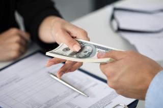 MÖCHTEN SIE EINEN PRIVAT-/GESCHÄFTS-/INVESTITIONSKREDIT AUFNEHMEN?