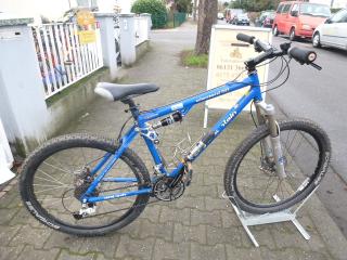 (11) 27 Gang 26 Zoll Rh 48 sehr leicht Gabel u Sattel gefedert