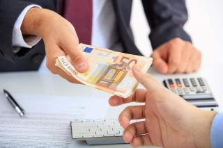 Kredite an Privatpersonen und Unternehmen