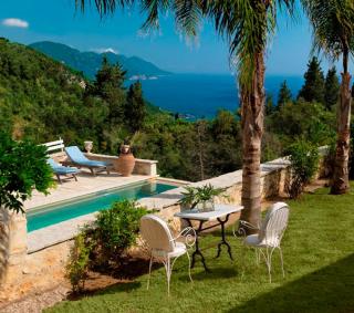 Elegante Villa in ruhiger Lage auf Korfu zu verkaufen - Greekproperty24.com