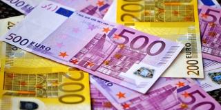 Kredite an Privatpersonen und Unternehmen