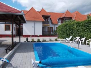 Kapitalanlage mit Pool in Ungarn am Plattensse zuverkaufen