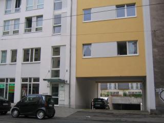 Tiefgaragenplätze - sicher parken Köln Zollstock, Höninger Weg 103