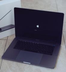 Apple MacBook Pro 15, 4