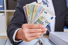 Machen Sie sich keine Sorgen mehr über Ihren Geldbedarf.