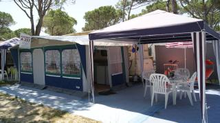 Wohnwagen in Italien, mit Vorzelt und kompletter Ausstattung, Campingplatz 5* Un