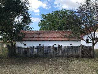  In Ungarn am Pusztaszer ist ein gepflegtes,ruhiges Bauernhaus mit 5755 m2 Grund