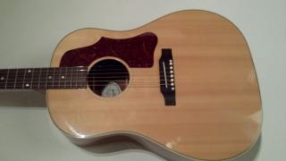 Gibson J50 mit Koffer