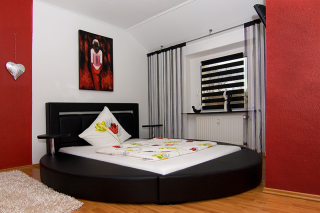 Stundenhotel-Stundenzimmer-Tageszimmer-Seitensprungzimmer-Erotikzimmer-Liebesnes